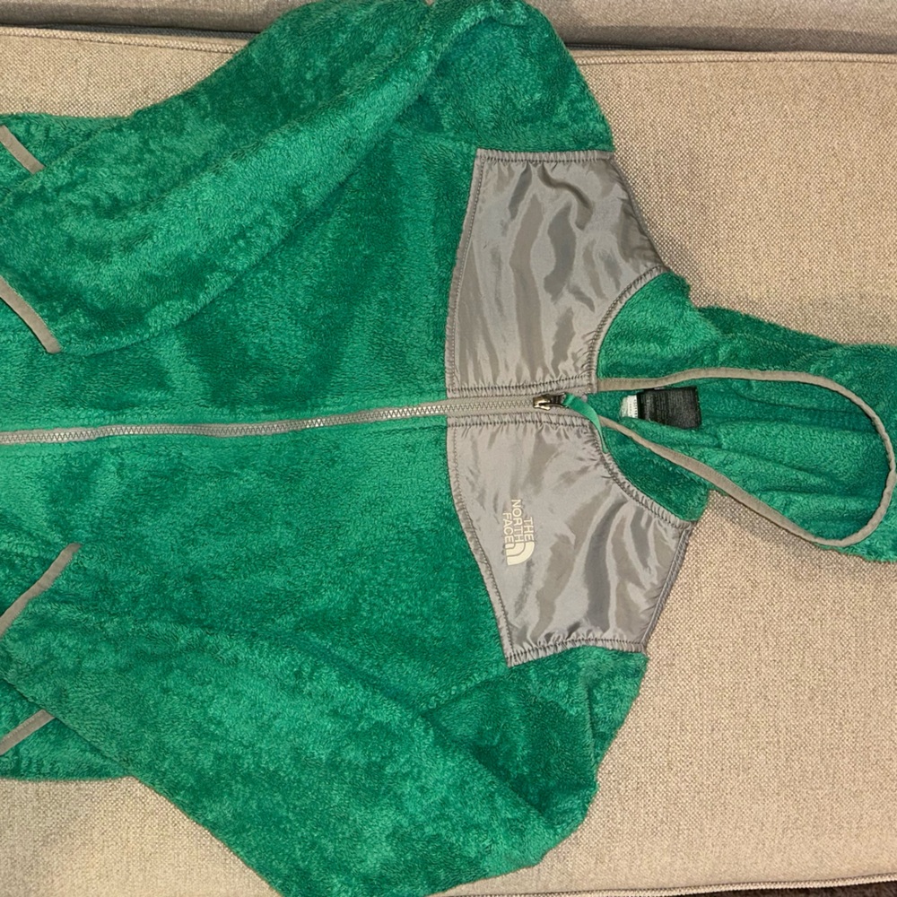 2 fleece North face jackets